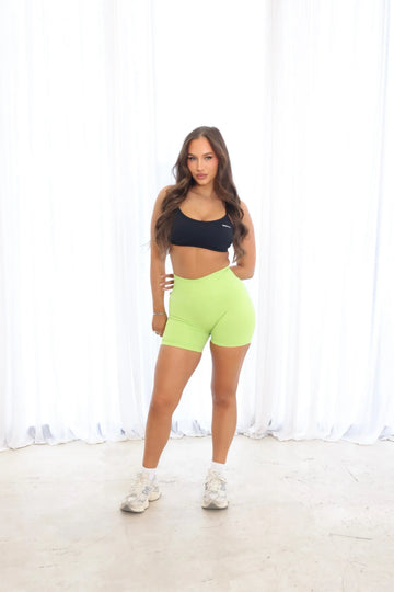 Pulse Seamless Scrunch Shorts - Sour Apple Maxim Active